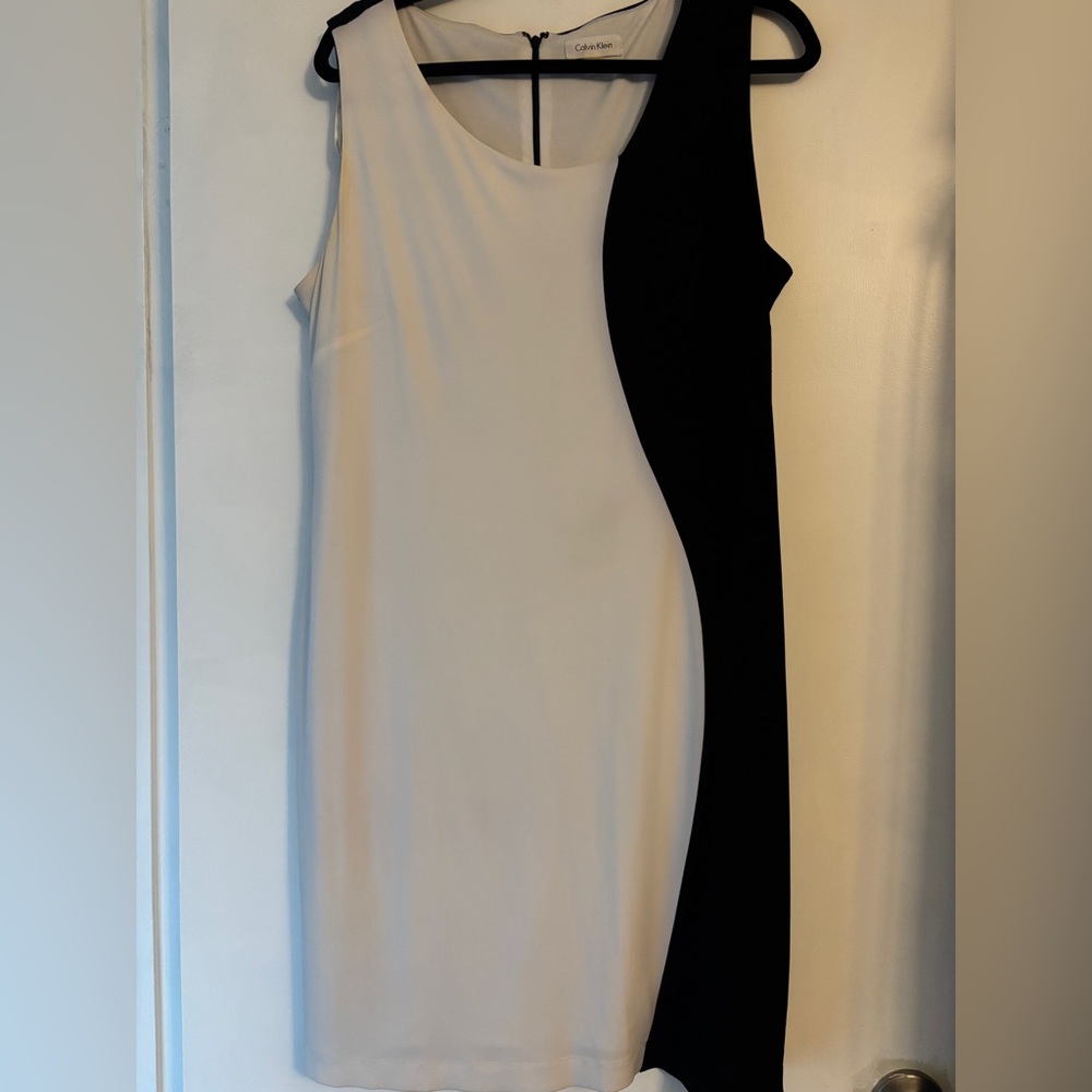 Calvin Klein Black and White Sleeveless Colorblock Sheath Dress -14 Lined